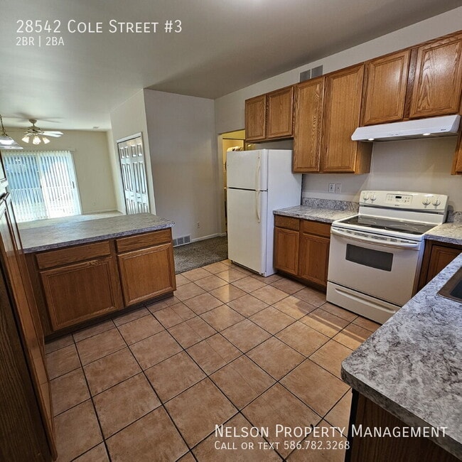 Foto del edificio - 28542 Cole St
