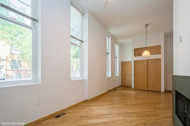 Building Photo - 2058 N Seminary Ave