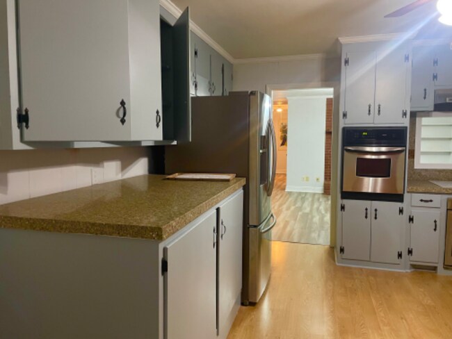 Foto del edificio - 1205 Kingston Ridge Rd
