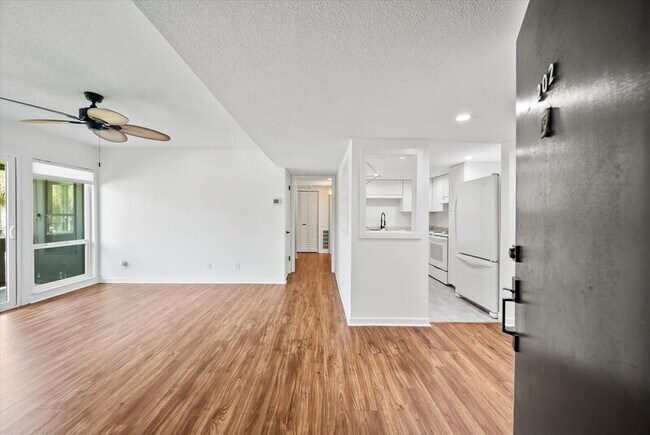 Building Photo - 50 Club House Drive