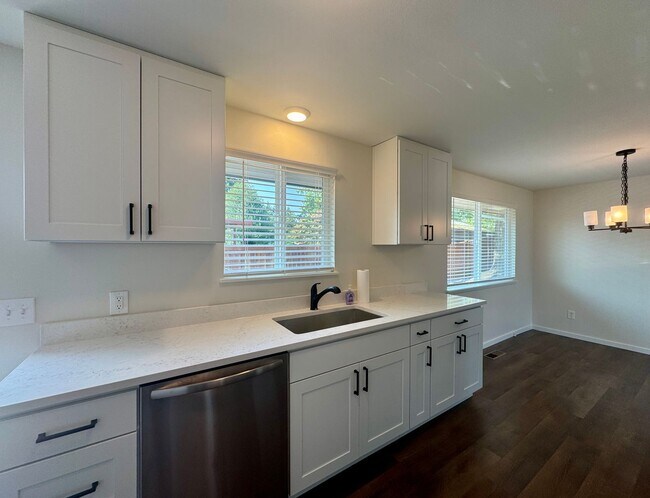 Building Photo - Newley Renovated Four-Bedroom Home