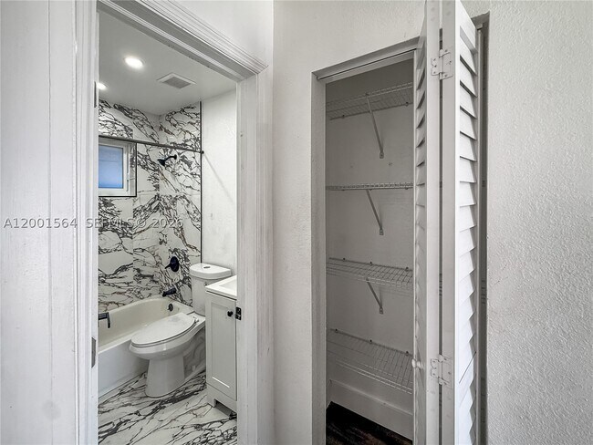 Foto del edificio - 2620 NW 18th Terrace