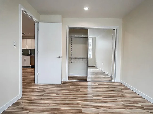 Foto del edificio - 244 S 49th St