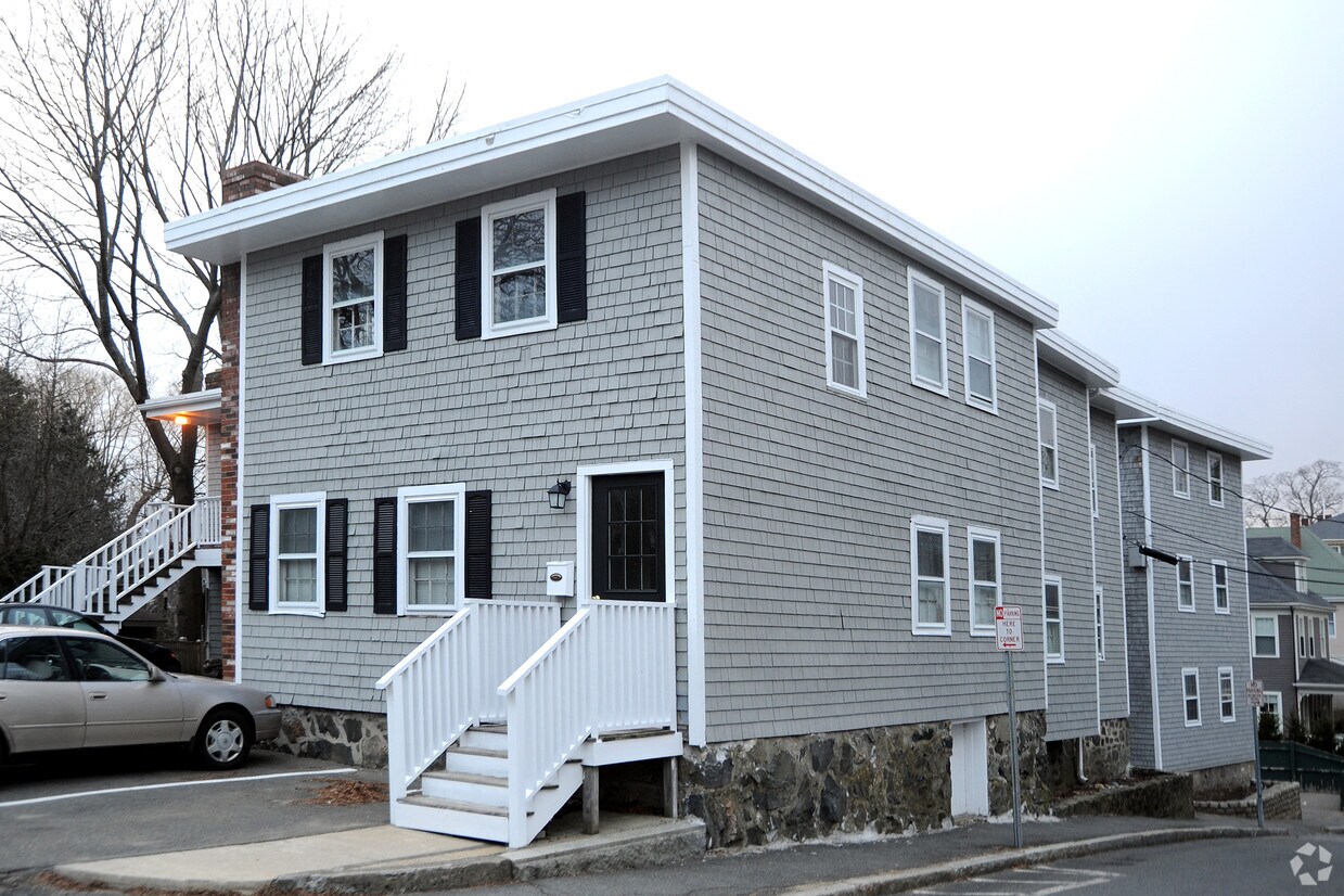 17 Pickett St, Marblehead, MA 01945 Apartments in Marblehead, MA