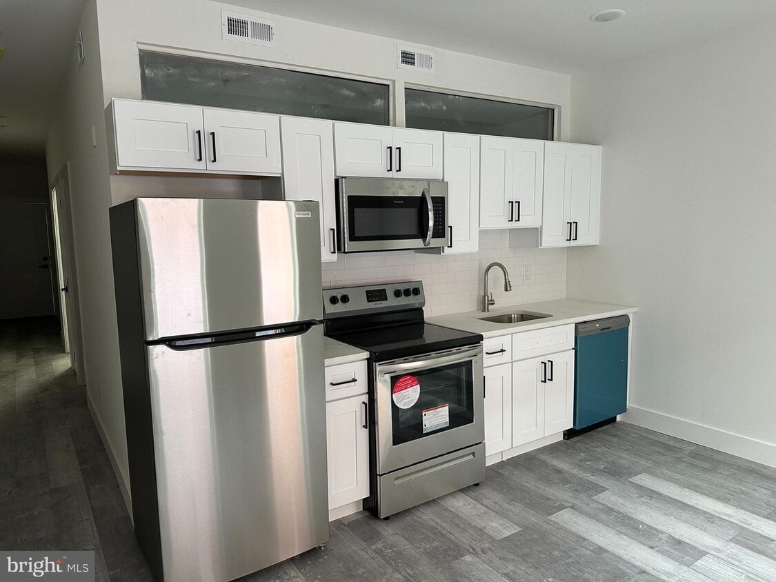 Primary Photo - 1715 N 42nd St