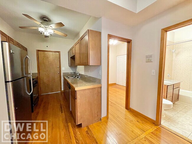 Foto del edificio - 6355 N Lakewood Ave