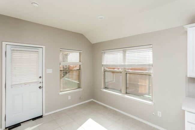 Building Photo - 8473 Blue Violet Trl