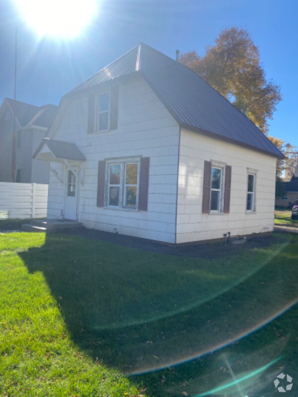 Apartments For Rent in Clarkfield, MN with Parking 1 Rentals