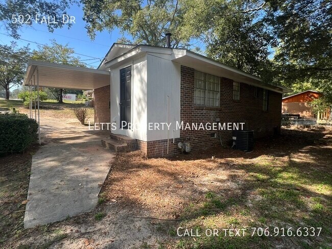 Building Photo - Quaint Brick Ranch newly Remodeled