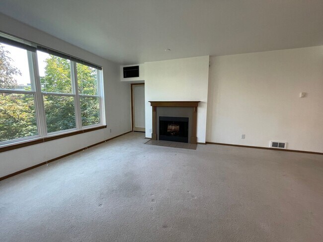 Foto del edificio - 305 S Montgomery Street #303 ~ Luxurious R...