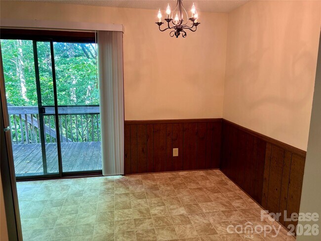 Foto del edificio - 128 Hillcrest Dr