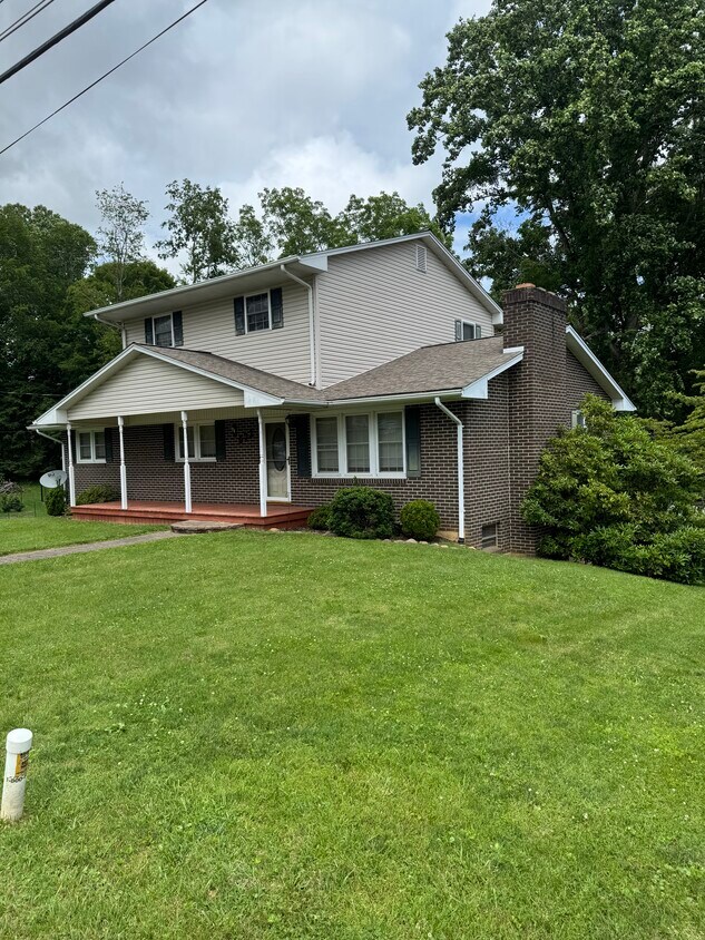 Foto principal - 952 Middle Ave