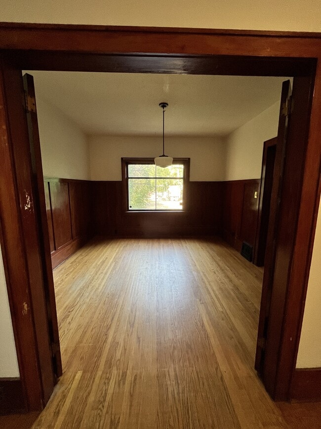 Building Photo - 417 5th Ave N