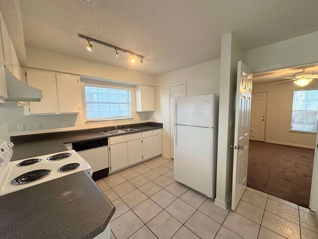 Building Photo - 2507 Golden Park Ln