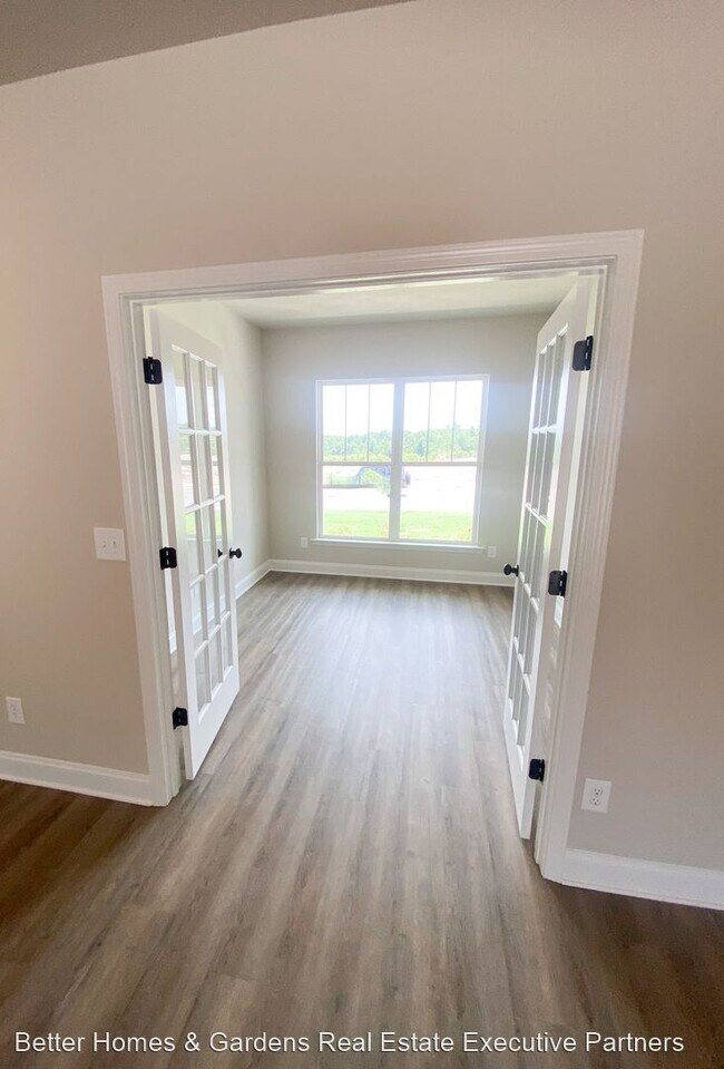 Foto del edificio - 3 br, 2 bath House - 4212 Forest Rd