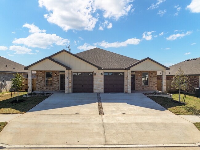 Foto del edificio - 5104 Rose Gdn Lp