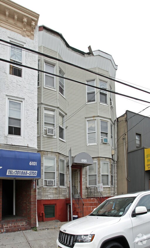 Primary Photo - 6105 Jf Kennedy Blvd