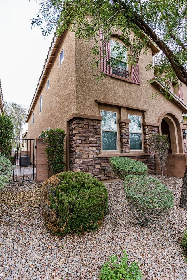 Foto del edificio - 4 Bedroom home located in Mountain's Edge