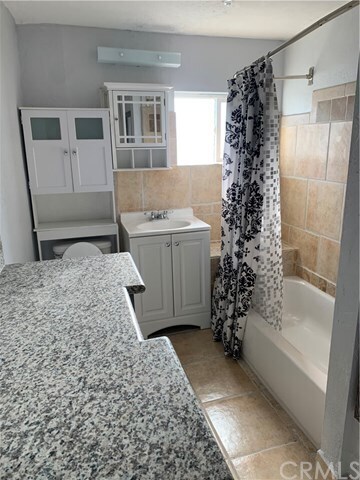 Foto del edificio - 1167 W 24th St