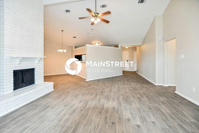 Building Photo - 4 Bedroom Pet-Friendly Home in Mesquite, TX with Main Street Renewal