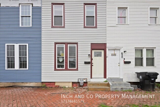 Building Photo - Four Bedroom Beauty in uptown Harrisburg