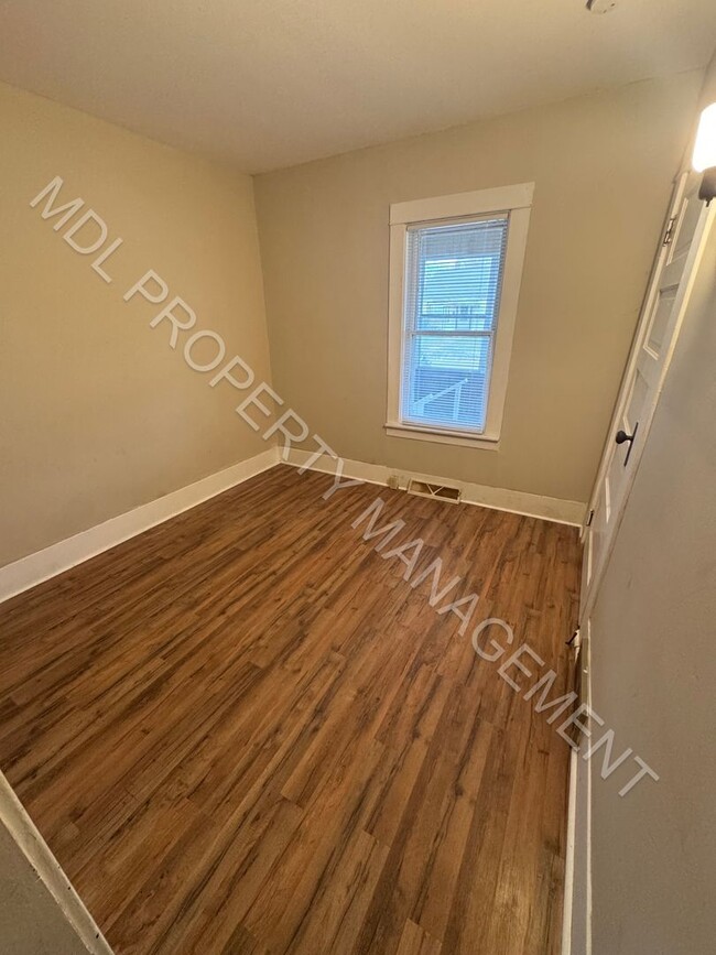 Building Photo - 2 Bedroom 1 Bath Single Family Home Availa...