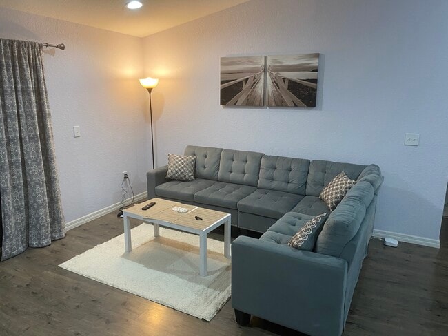 Foto del edificio - 1806 Wallace Manor Ln