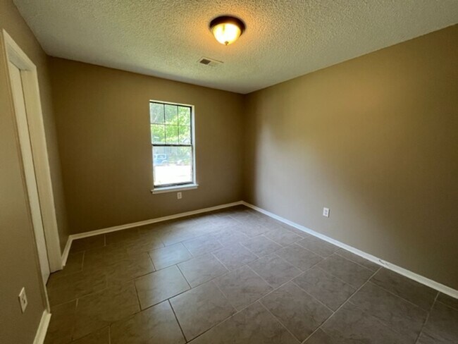 Foto del edificio - Renovated 3 Bedroom 1 Bath Home for Rent!!