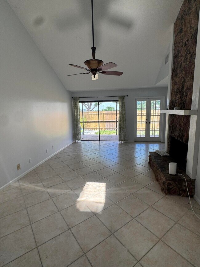Building Photo - 121 Beaumont Ln