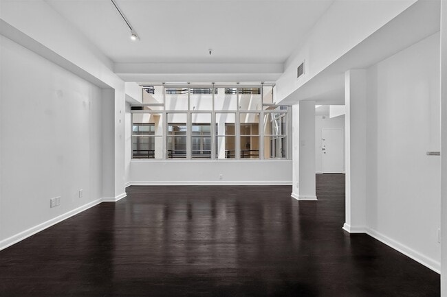 Building Photo - 357 Varick St