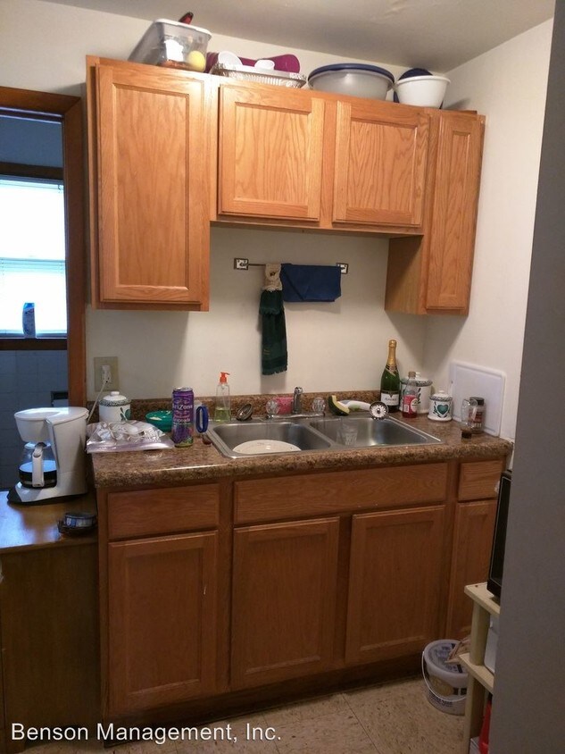 Building Photo - 3 br, 1 bath Room For Rent - 1131 Pine Street