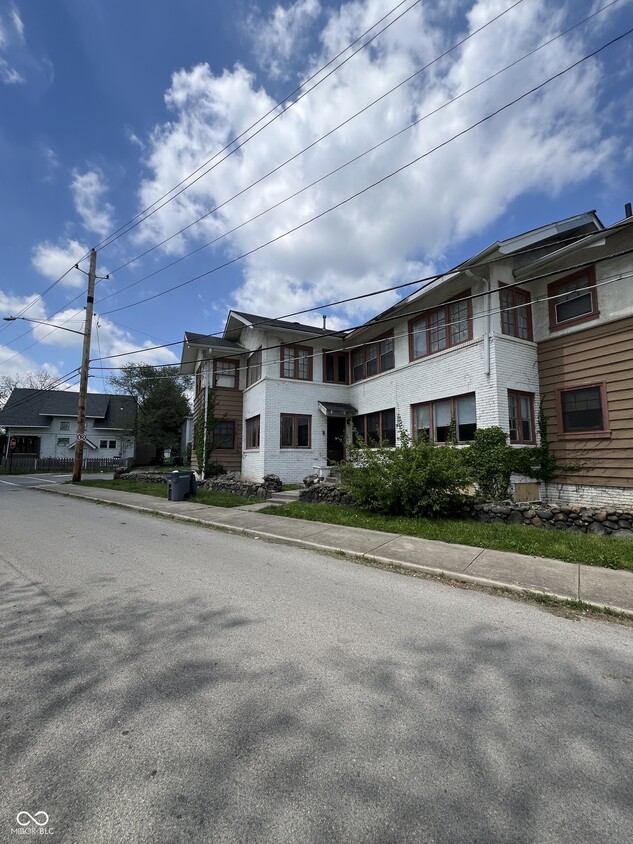 Foto principal - 634 E 37th St