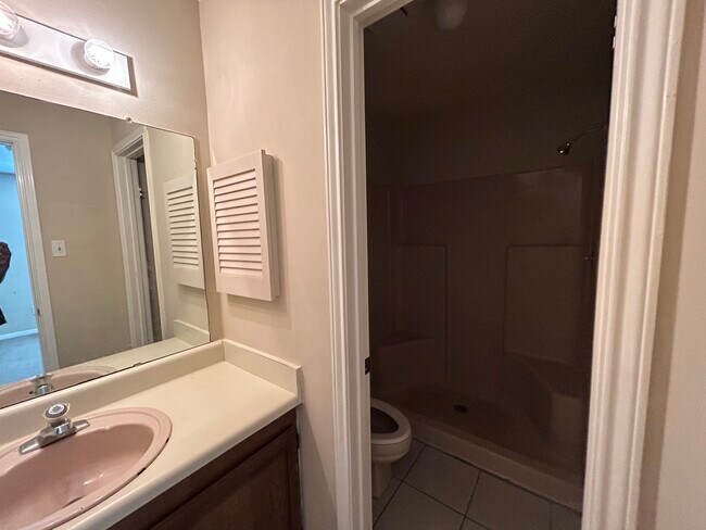 Building Photo - 2030 Plantation Dr