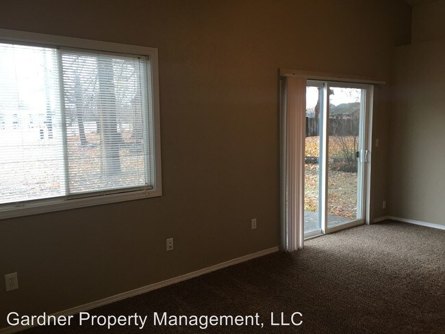 Building Photo - 2 br, 1 bath Apartment - 733 W. 4th Street