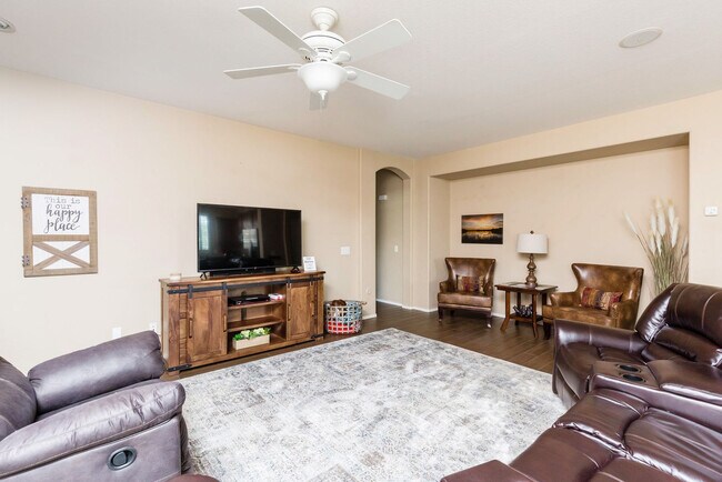 Foto del edificio - 8408 W Midway Ave