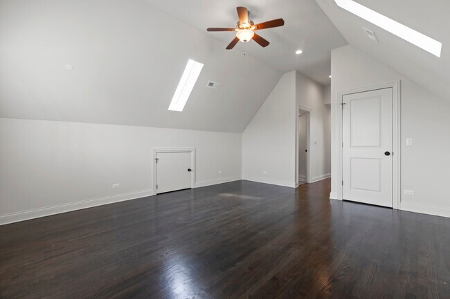 Foto del edificio - 3123 N California Ave
