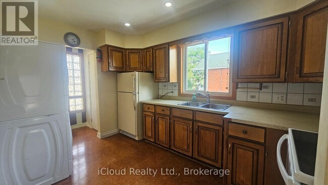 Building Photo - 32 Frey Crescent