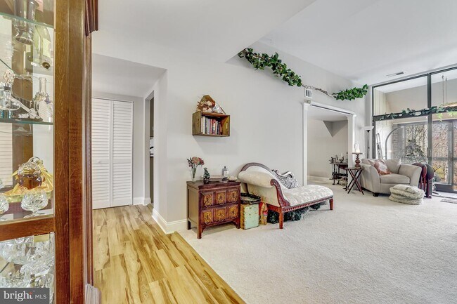 Foto del edificio - 1665 Parkcrest Cir