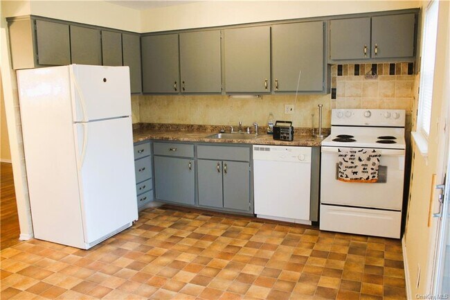 Foto del edificio - 5 Wildwood Dr