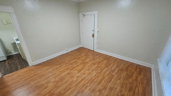 Building Photo - 1026 Ingraham St