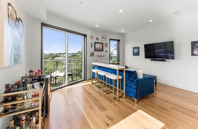 Building Photo - 191 Condor St