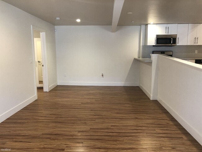 Building Photo - 3 br, 1 bath 4plex - 2100 Market St #B