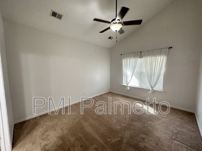 Foto del edificio - 233 Hawkins Creek Rd