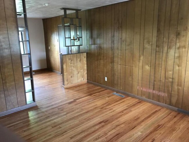 Foto del edificio - 3 bedroom 1 bath house for rent