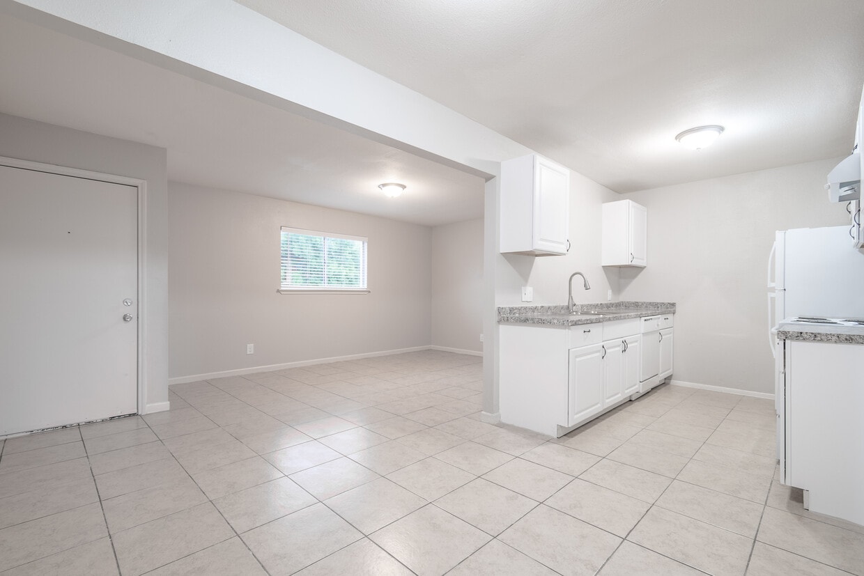 1044 Linde St Unit 1040, New Braunfels, TX 78130 Apartments in New