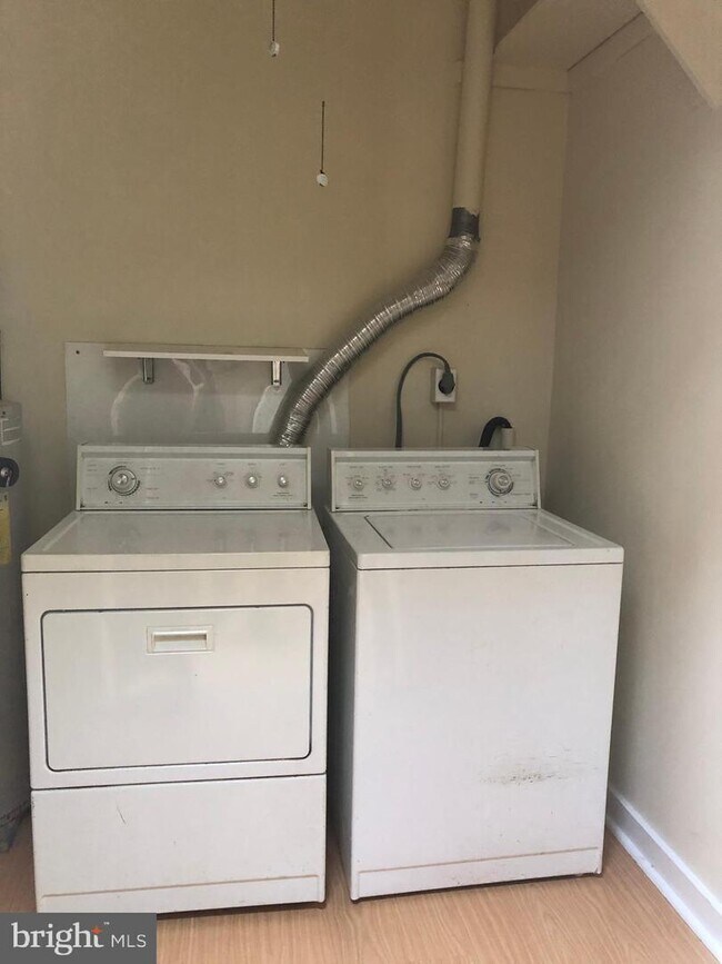 Building Photo - 321 W Mt Pleasant Ave