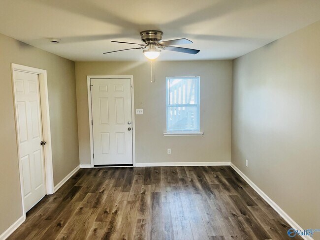 Foto del edificio - 1807 Graymont Ln SW