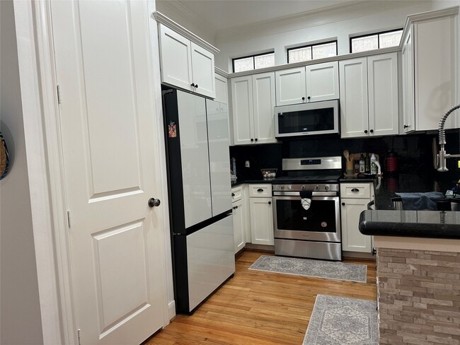 Building Photo - 30 Riva Row
