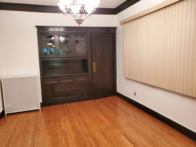 Building Photo - 5720 S Kenwood Ave