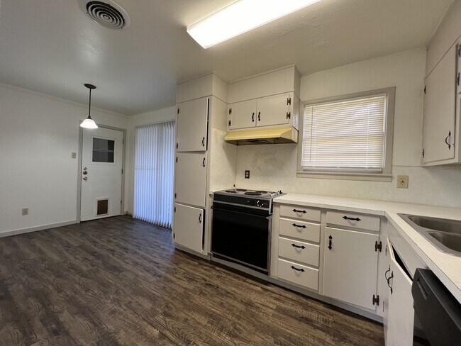 Building Photo - 3106 Aberdeen Ave